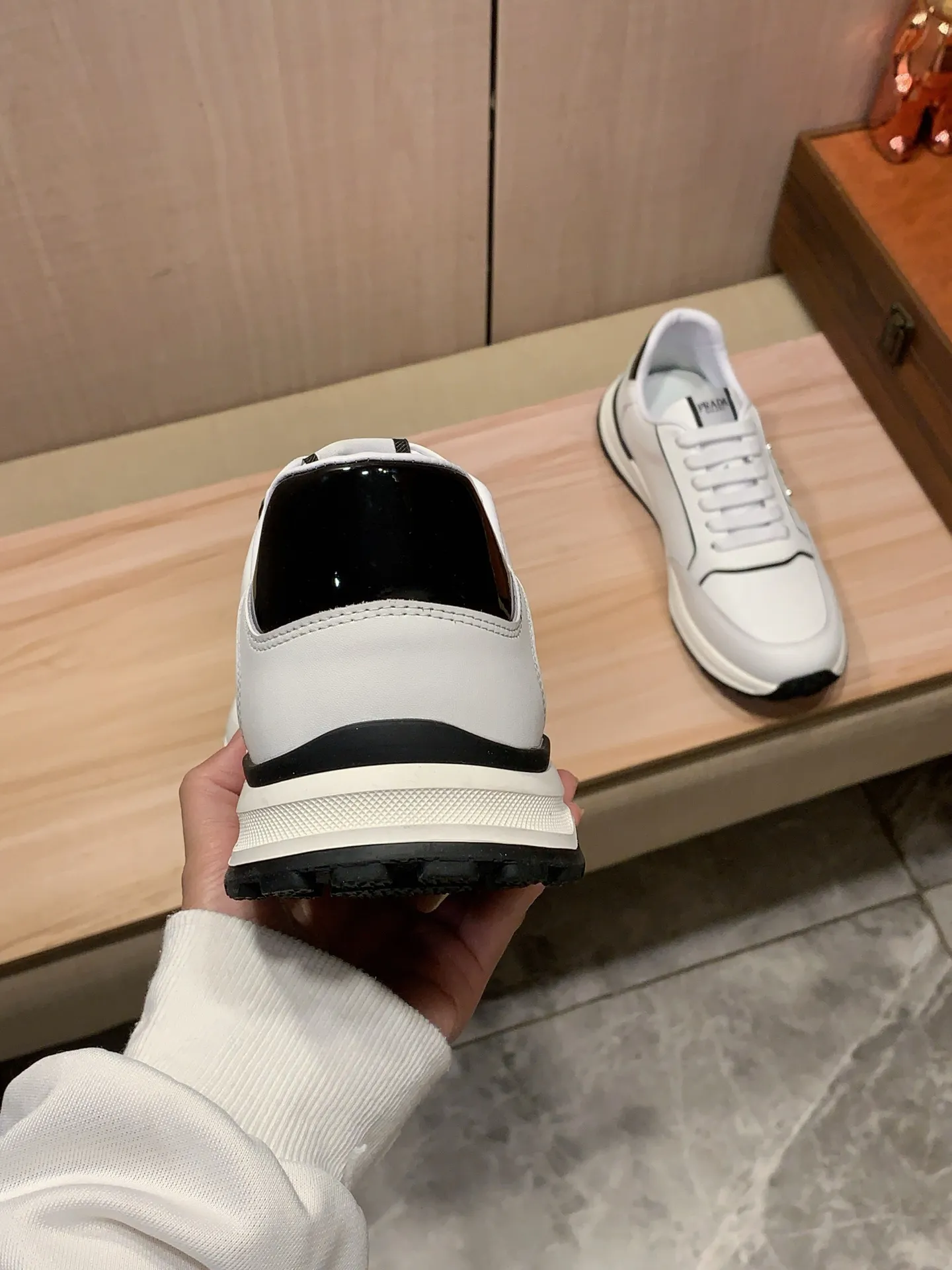 Men's Men's Shoes💰420💰💰🎩🎩[Lightning][Lightning] "PRADA*" The latest and most popular casual shoes, top brand [seduce] luxury~purchase, top~quality. [Strong] The upper is made of imported breathable cowhide with material ➕ breathable sheepskin feet (•) and fine workmanship. The original stylish and stylish soft rubber wear-resistant and non-slip outsole is light and comfortable on the feet. The real thing looks better when photographed. 122: code: 38-44, 2️⃣ colors selected